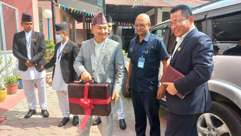 बागमती सरकारले ल्यायो ६२ अर्ब ७० करोडको बजेट, चालु वर्षभन्दा ८ अर्बले घट्यो आकार (पूर्ण पाठ)